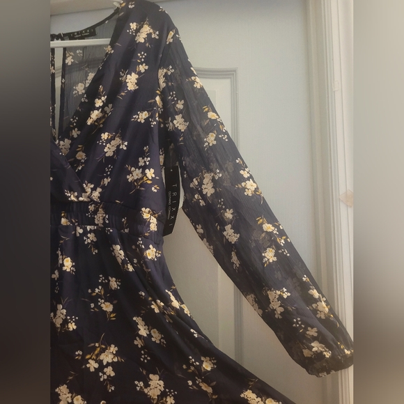 ✨️Trixxi Blue and White Floral Long Sleeve Dress - Picture 3 of 12